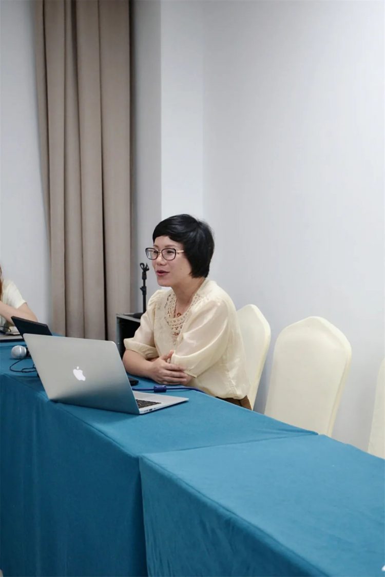 以爱育爱 ,以慧启慧 ,爱慧交融 —— 温大附小暑期教师学习培训会 以爱育爱 ,以慧启慧 ,爱慧交融 —— 温大附小暑期教师学习培训会
