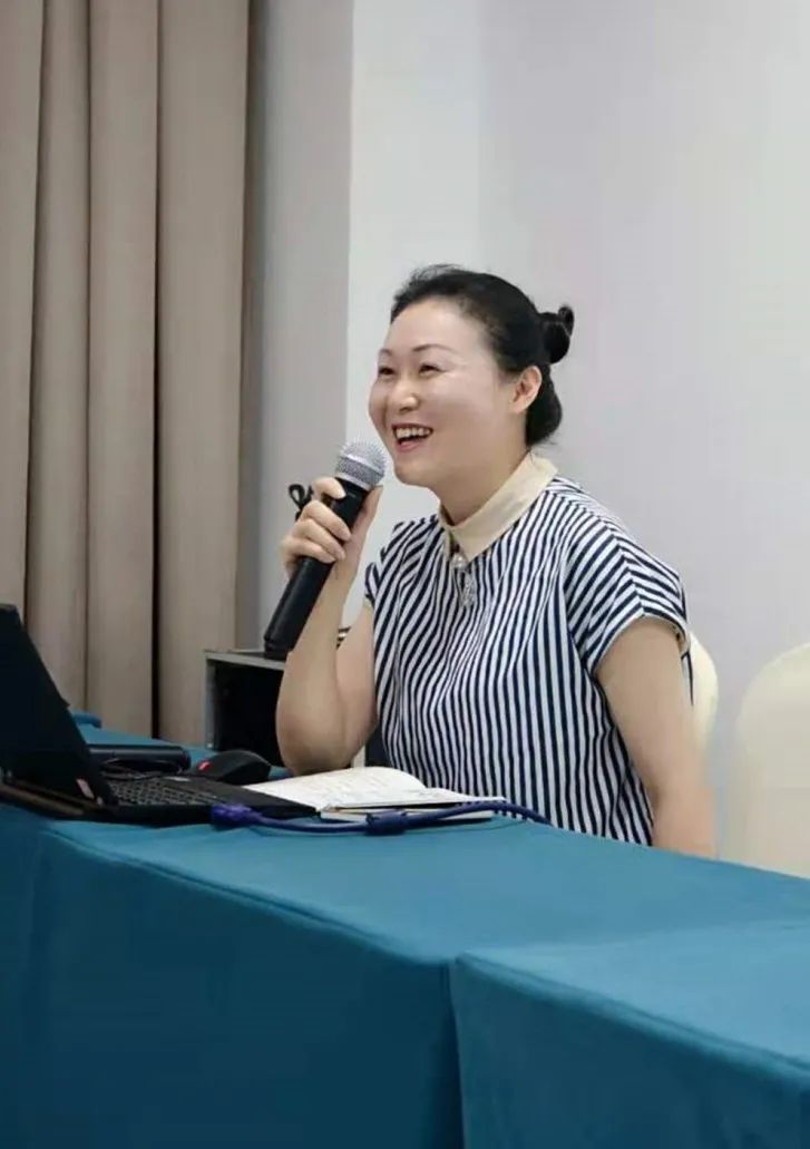 以爱育爱 ,以慧启慧 ,爱慧交融 —— 温大附小暑期教师学习培训会 以爱育爱 ,以慧启慧 ,爱慧交融 —— 温大附小暑期教师学习培训会