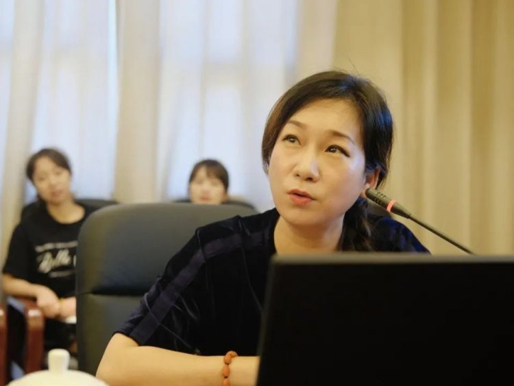 以爱育爱 ,以慧启慧 ,爱慧交融 —— 温大附小暑期教师学习培训会 以爱育爱 ,以慧启慧 ,爱慧交融 —— 温大附小暑期教师学习培训会