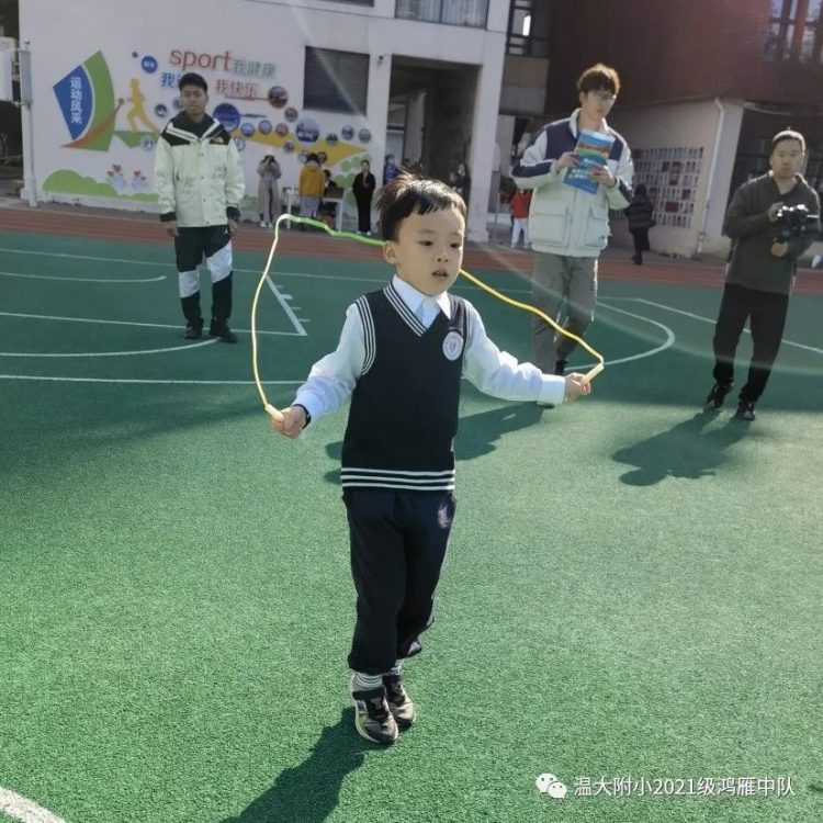 小学生涯第一次运动会——鸿雁中队 小学生涯第一次运动会——鸿雁中队