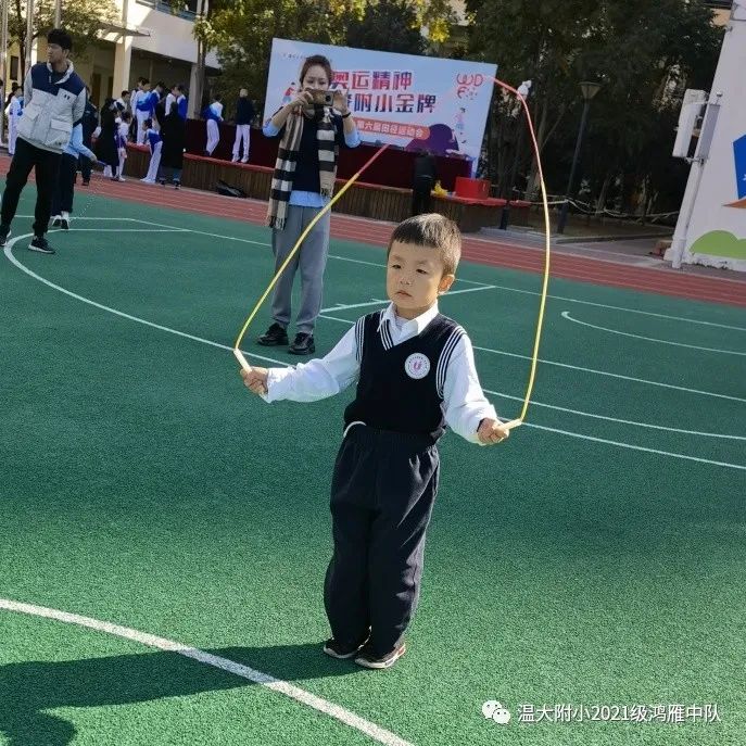 小学生涯第一次运动会——鸿雁中队 小学生涯第一次运动会——鸿雁中队
