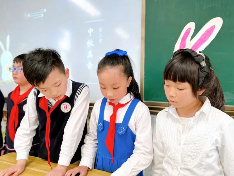 学习传统节日，增强民族自信 l  记未来星中队中华传统文化综合性学习活动