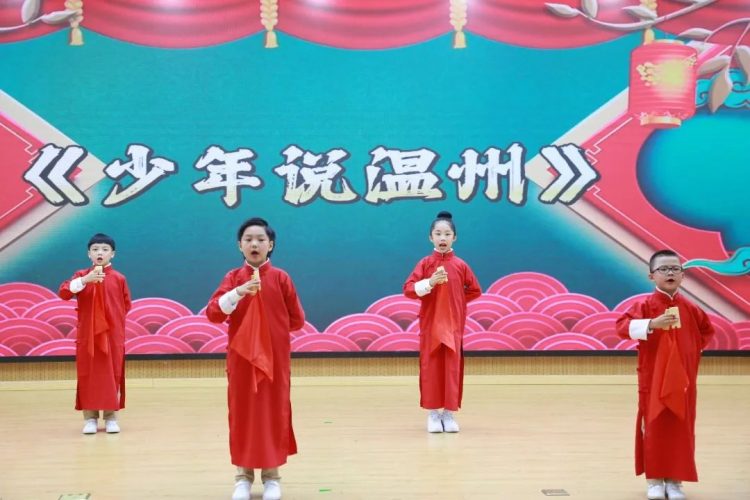 赞美家乡，传承文化的好少年 ——记三（2）班小水滴中队承办校园主题晨会活动