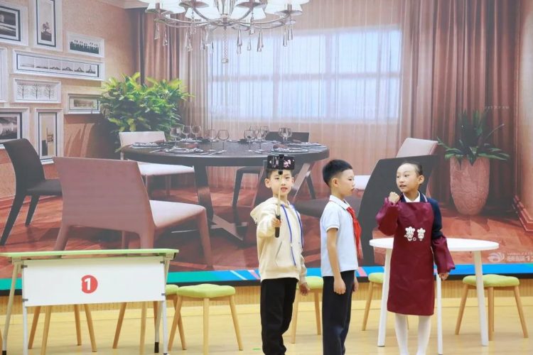 赞美家乡，传承文化的好少年 ——记三（2）班小水滴中队承办校园主题晨会活动
