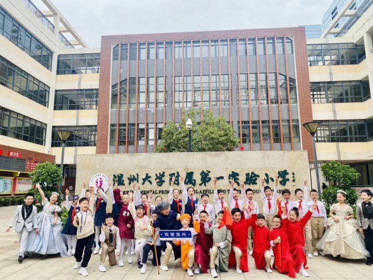 赞美家乡，传承文化的好少年 ——记三（2）班小水滴中队承办校园主题晨会活动