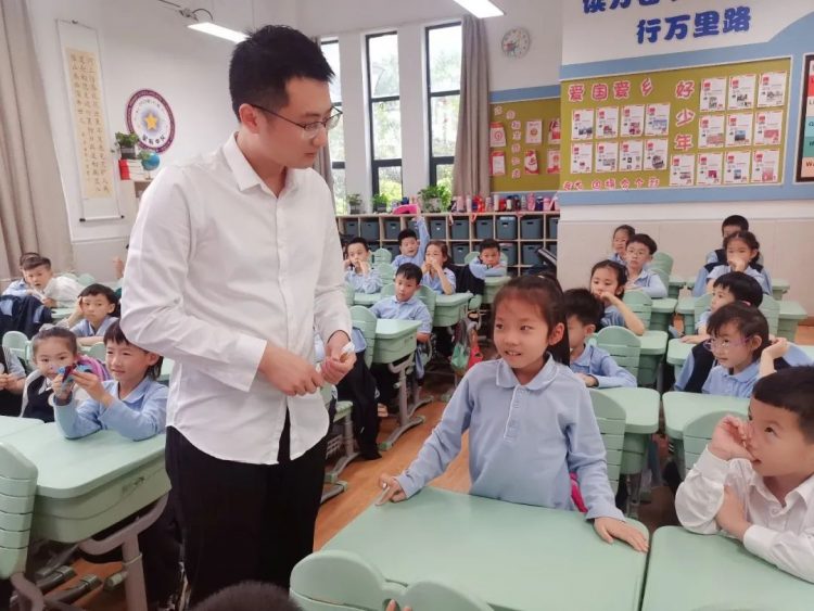 认识我们的世界和家园——星辰中队“家长进课堂”第一期