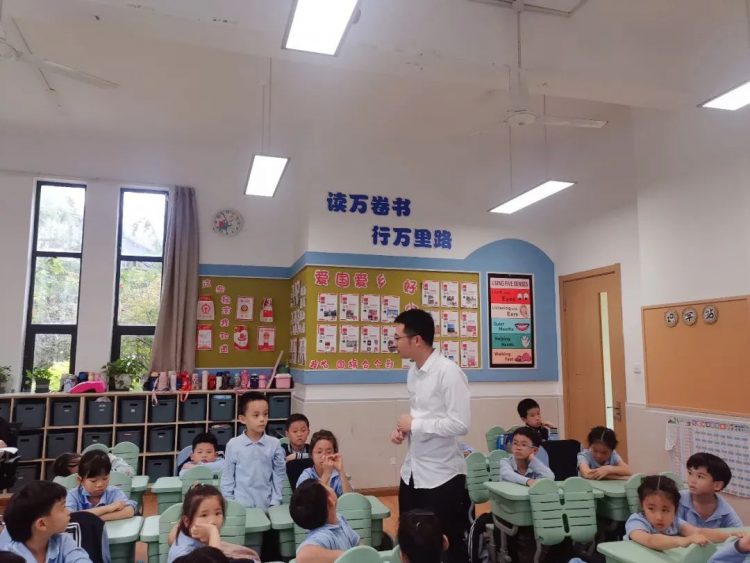 认识我们的世界和家园——星辰中队“家长进课堂”第一期