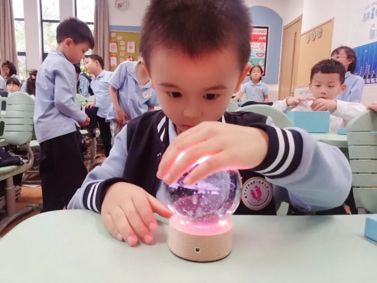 认识我们的世界和家园——星辰中队“家长进课堂”第一期
