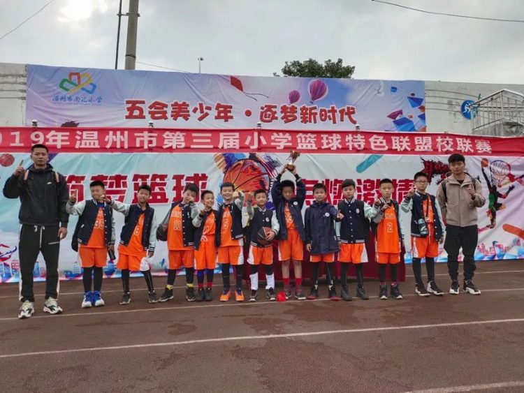 喜报｜男篮夺冠 完成满贯