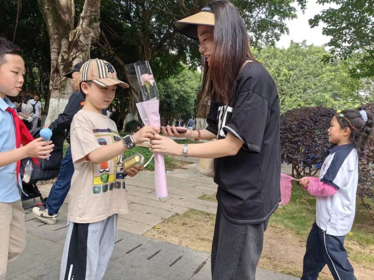 【媒体链接】青春鹿城：爱心义卖助力“防溺水”宣传活动
